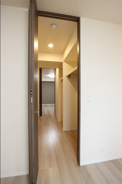 収納　ウォークスルークローゼット