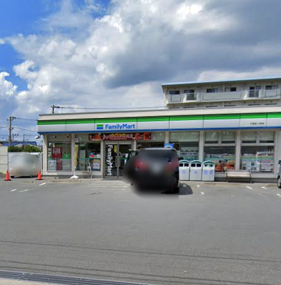 コンビニ　ファミリーマート（コンビニ）まで475m