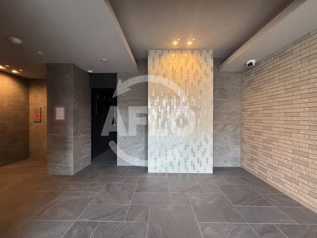 エントランス　リュエルうめきた　ロビー