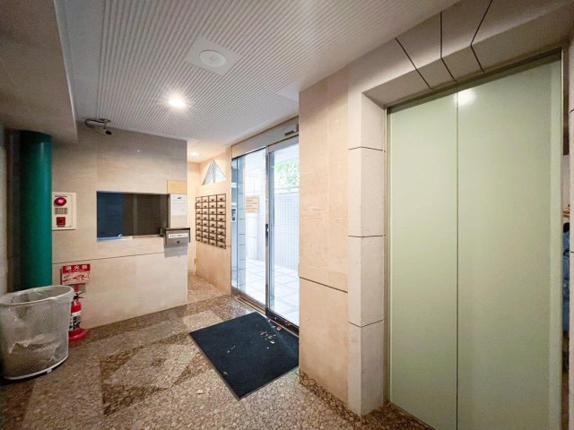 ロビー　建物の内部です