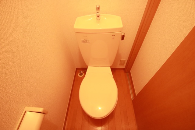 トイレ　※別室の参考写真の為、現況優先です。