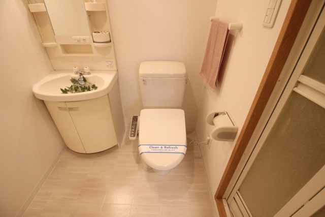 トイレ　※別室の参考写真の為、現況優先です。