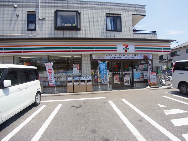 コンビニ　セブンイレブン 柏関場町店（コンビニ）まで1318m