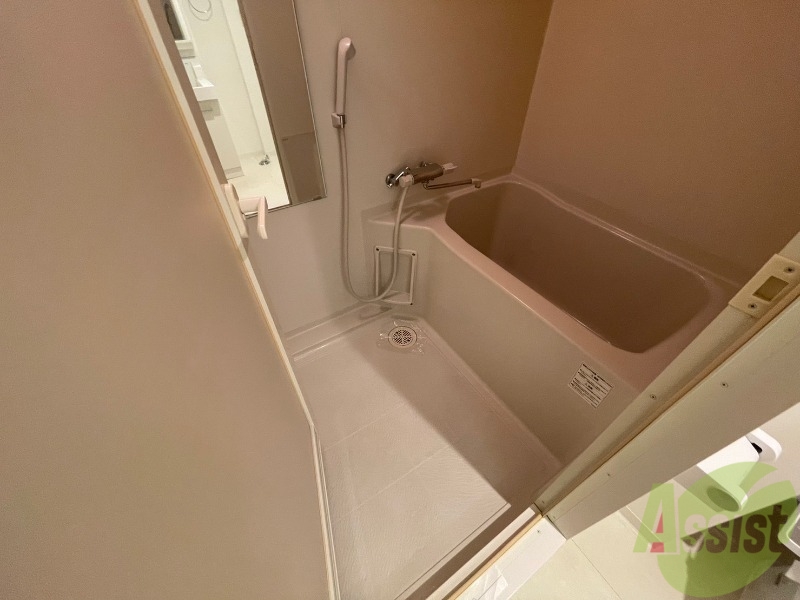 バス・シャワールーム　お風呂になります。一日の疲れを癒してくださいね。