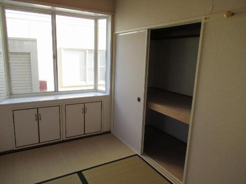 居室・リビング　室内