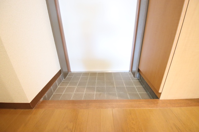 玄関　※別室の参考写真の為、現況優先です。