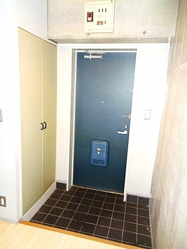 玄関　玄関・下駄箱　※２０２５年１０月撮影