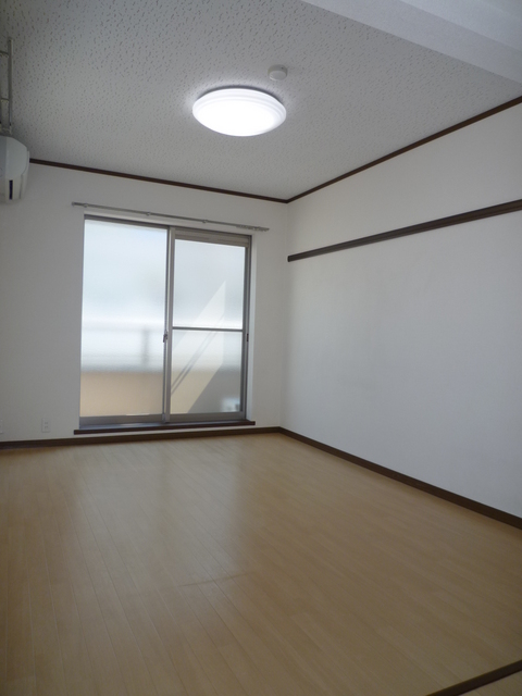 居室・リビング　★キレイなフローリング調の角部屋です★