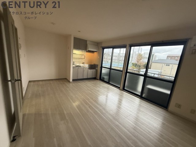 居室・リビング　12帖の南向きで日当たり良好なリビングです。