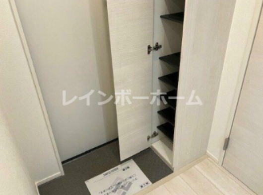 玄関　※建築中のため同施工会社参考写真となります。