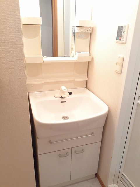 洗面設備　毎日使いますよね…独立洗面台。