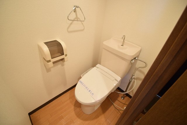 トイレ　ウォッシュレット付き