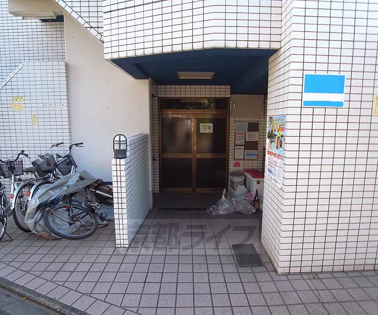 その他共有部分　玄関口です。