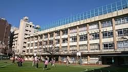 小学校　新宿区立戸塚第二小学校（小学校）まで339m