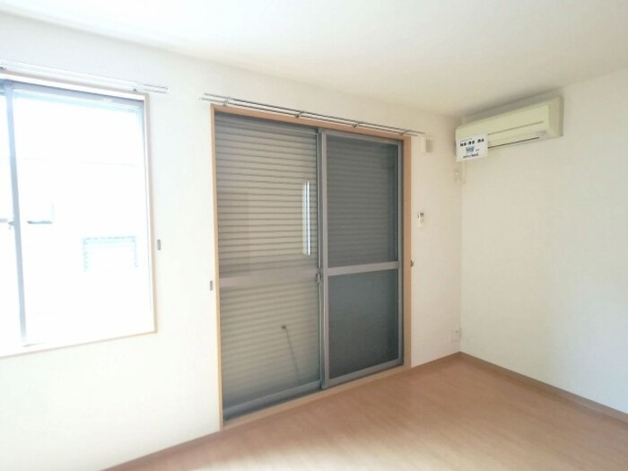 その他設備　シャッター　エアコン