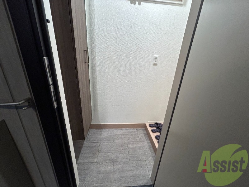 玄関　玄関から撮影しました。敷居が高くなくて安心ですね。