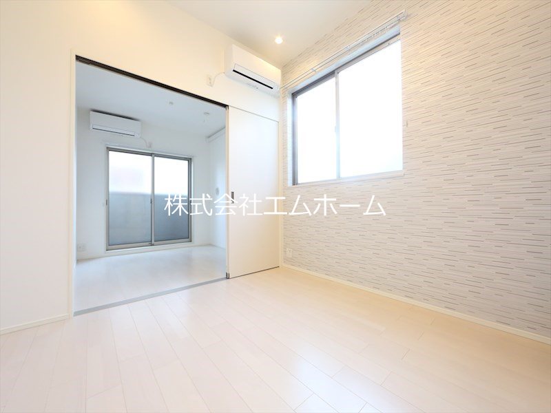 バルコニー　LDK8.2帖　洋室4帖　上段ロフト5.9帖　同型写真