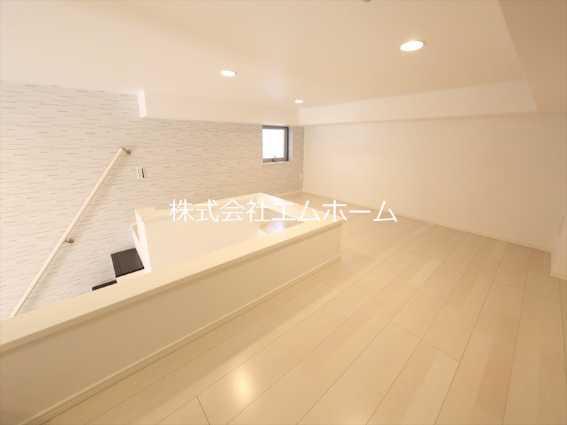 その他　上段ロフト5.9帖（階段式ロフト）　同型写真