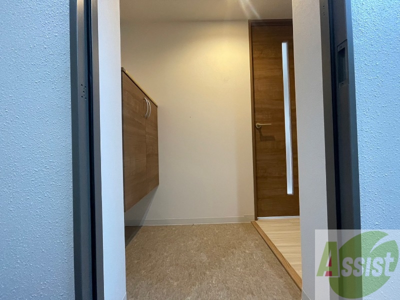 玄関　玄関の様子です。明るい印象ですね。気分もあがりそう。