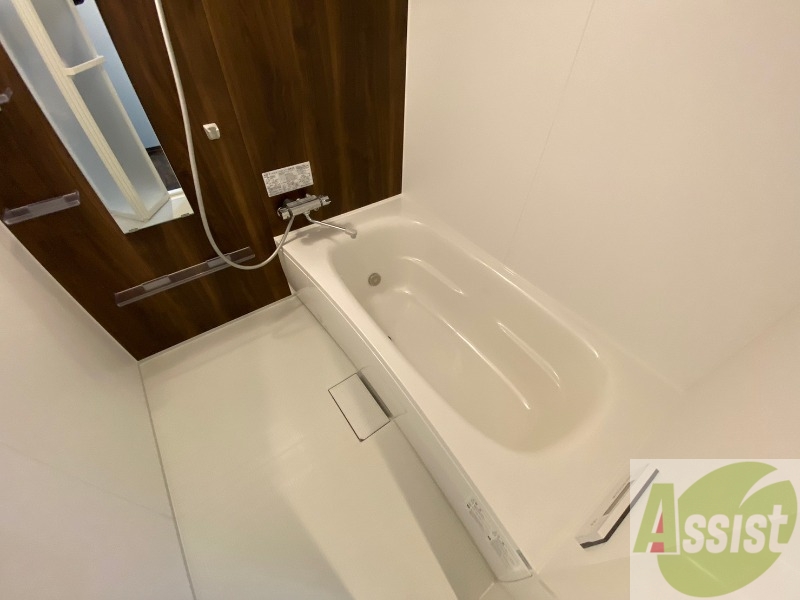 バス・シャワールーム　お風呂になります。一日の疲れを癒してくださいね。