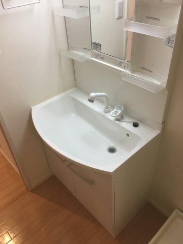 洗面設備　朝の支度に嬉しい洗髪洗面化粧台