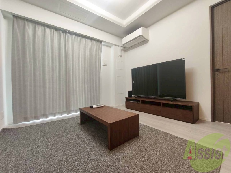 居室・リビング　日当たりが良くて心地よく過ごせそうなお部屋です。