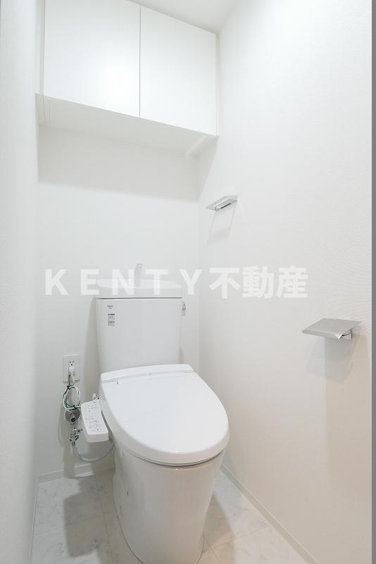 トイレ　落ち着いた色調のトイレです