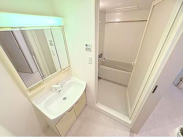 洗面設備　写真は同タイプ住居です。