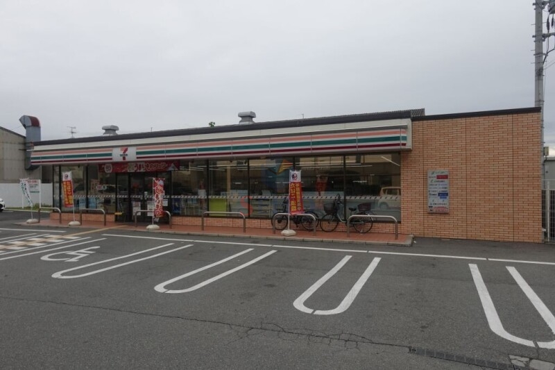 コンビニ　セブンイレブン豊中利倉東2丁目店（コンビニ）まで522m