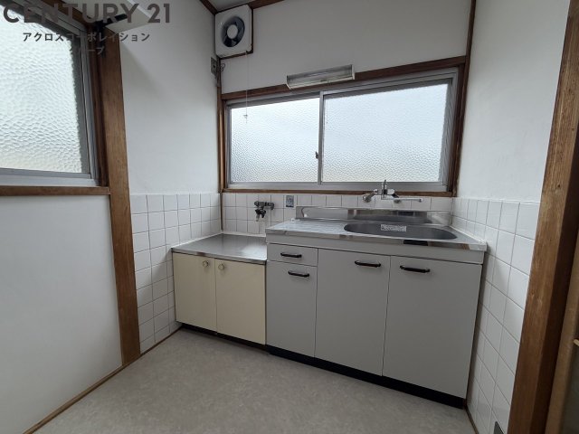 キッチン　コンパクトなキッチンで掃除もラクラク