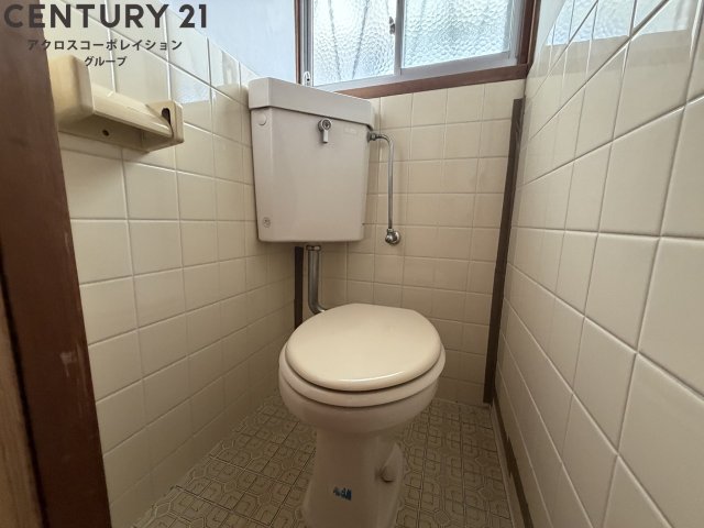 トイレ　落ち着いた色調のトイレです