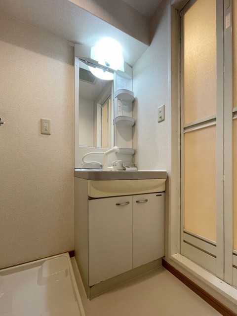 洗面設備　【洗面化粧台】※写真は同間取り反転タイプです。