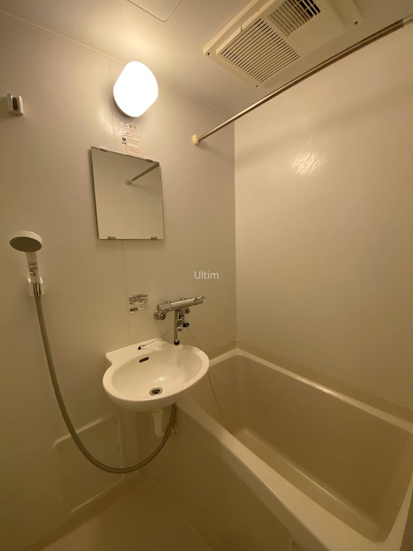 バス・シャワールーム　※別のお部屋の写真です