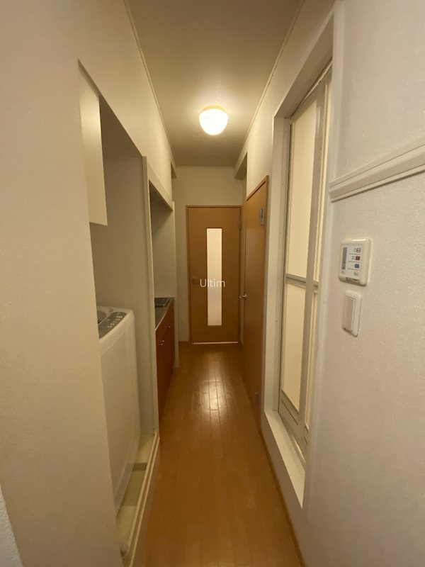 玄関　※別のお部屋の写真です