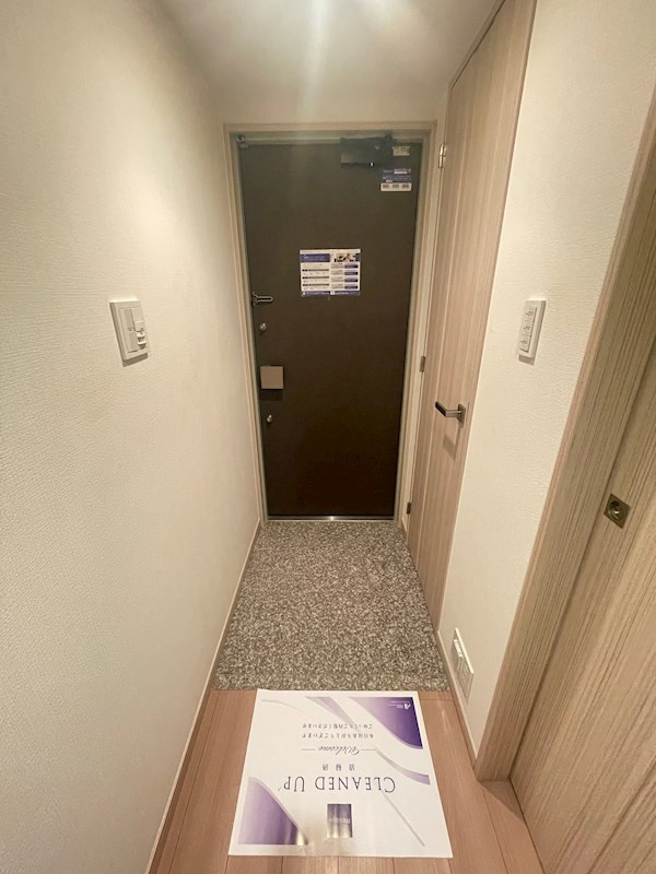 玄関　※別部屋の参考写真です。