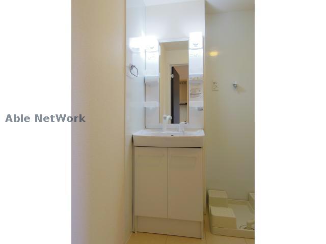 洗面設備　※同物件別部屋の写真です。