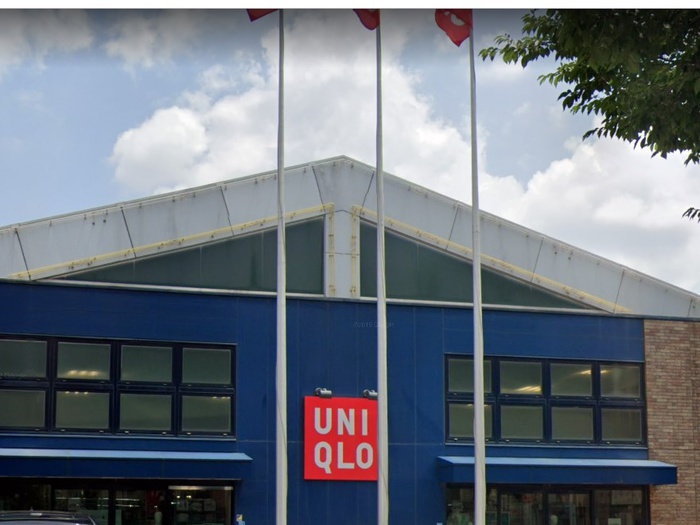 ショッピングセンター　ユニクロ三鷹新川店（ショッピングセンター）まで1300m