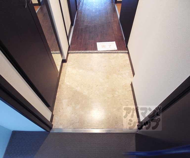 玄関　段差も少なく安心です。