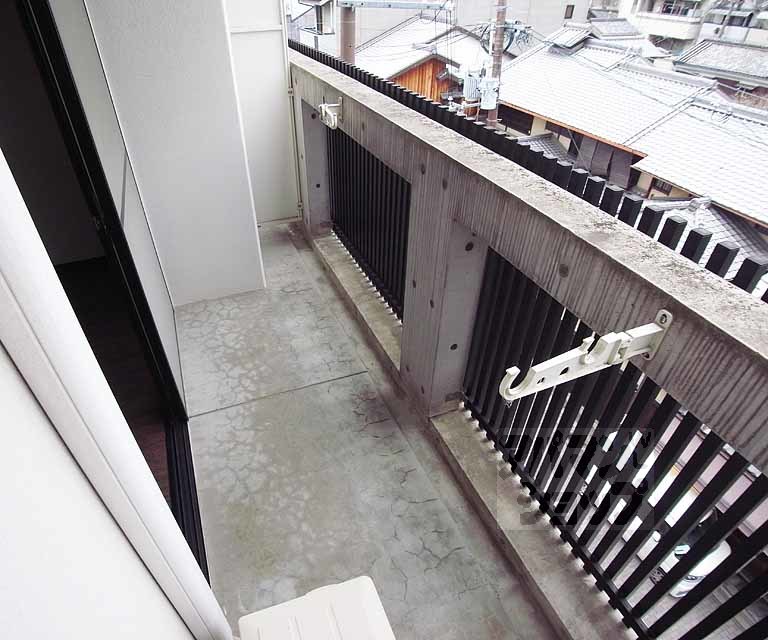 バルコニー　しっかり洗濯物が干せるスペース有り！