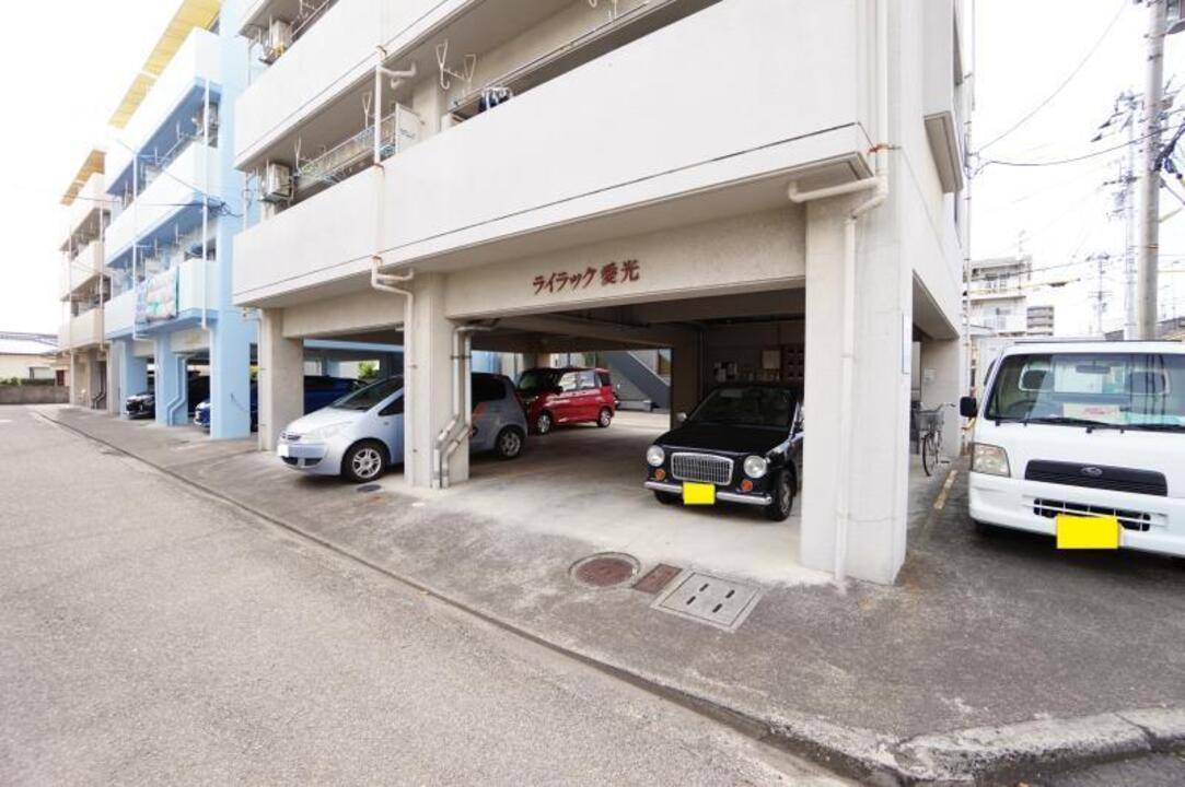 駐車場　駐車場