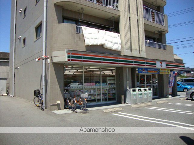 コンビニ　セブンイレブン（コンビニ）まで320m