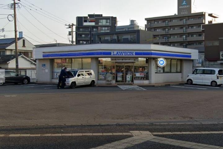 コンビニ　ローソン（コンビニ）まで831m