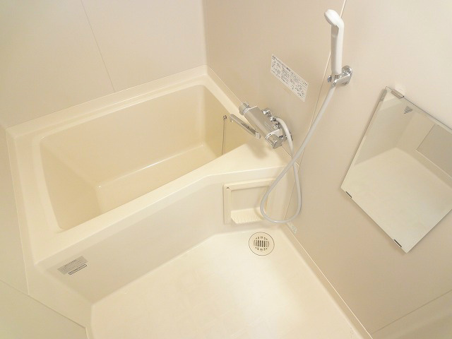 バス・シャワールーム　清潔感のある浴室です。