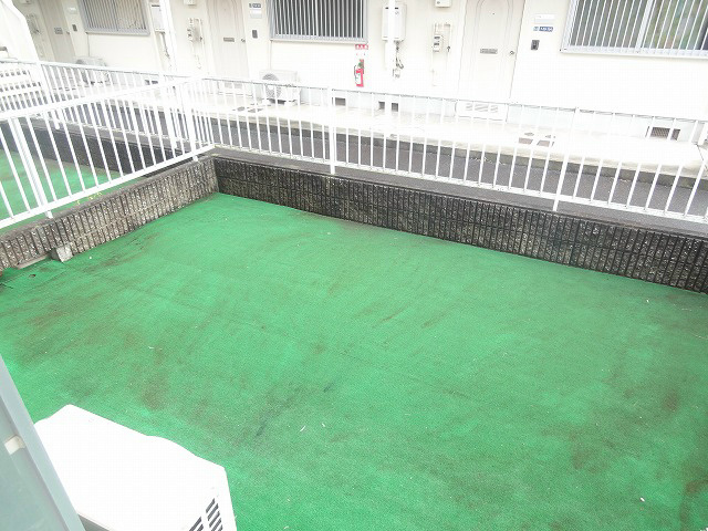 バルコニー　専用庭つき