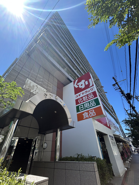 エントランス　１２階建てで存在感があります