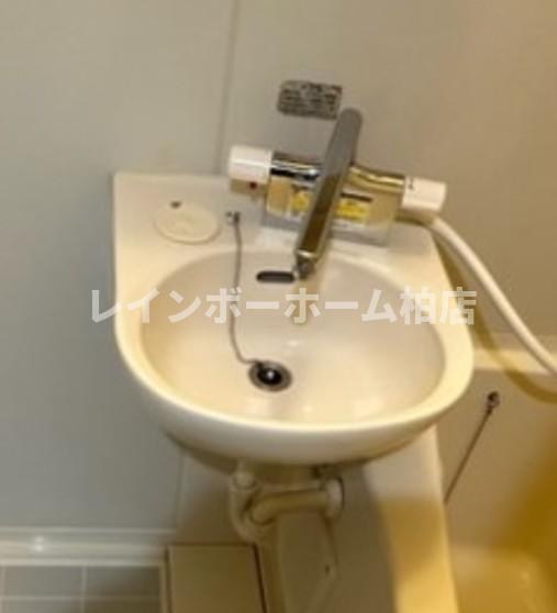 洗面設備　ゆったりとスペースのある洗面所