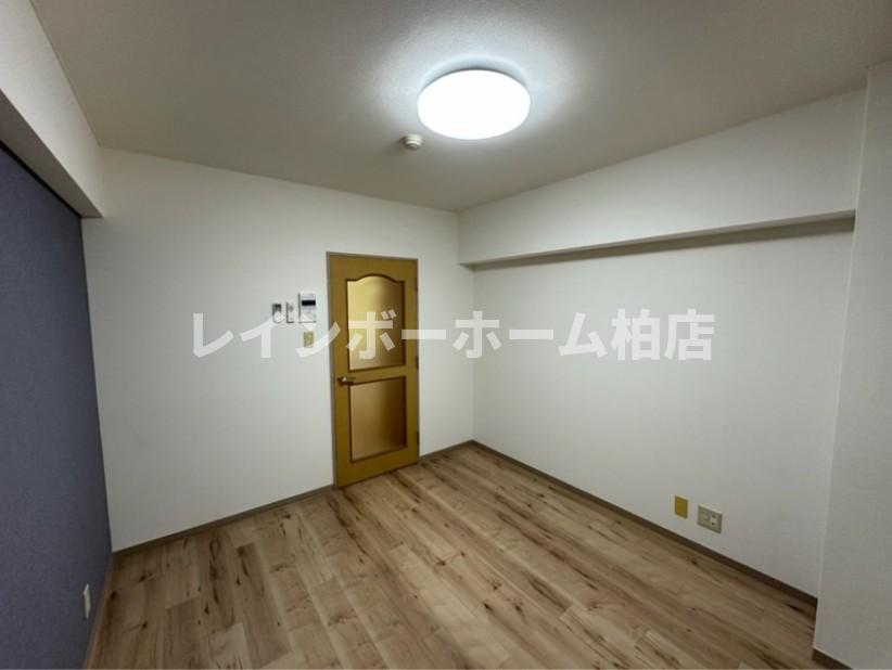 居室・リビング　こちらのリビングで趣味の時間をお楽しみください