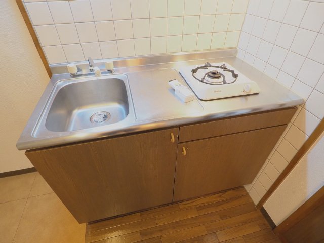 キッチン　写真は別号室のものとなります。