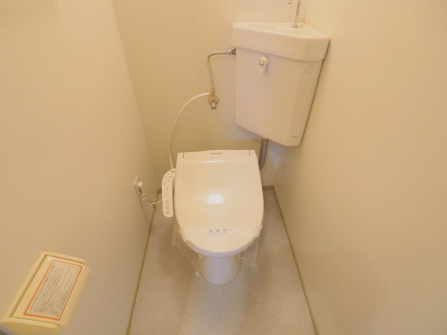 トイレ　写真は別号室のものとなります。