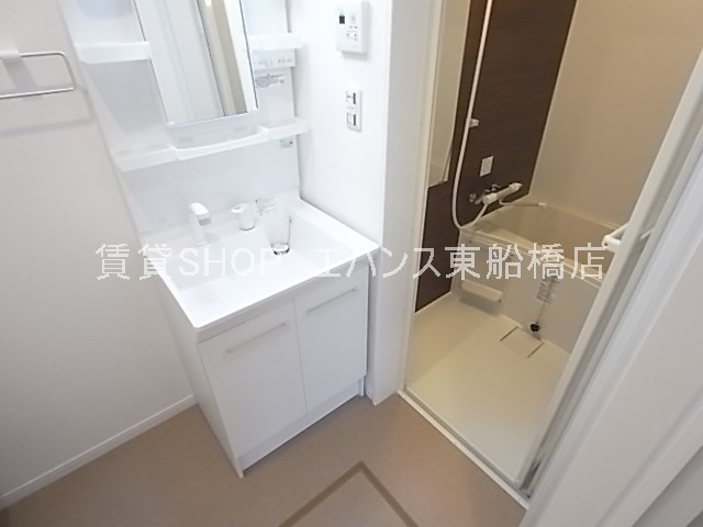 洗面設備　使いやすい洗面所です